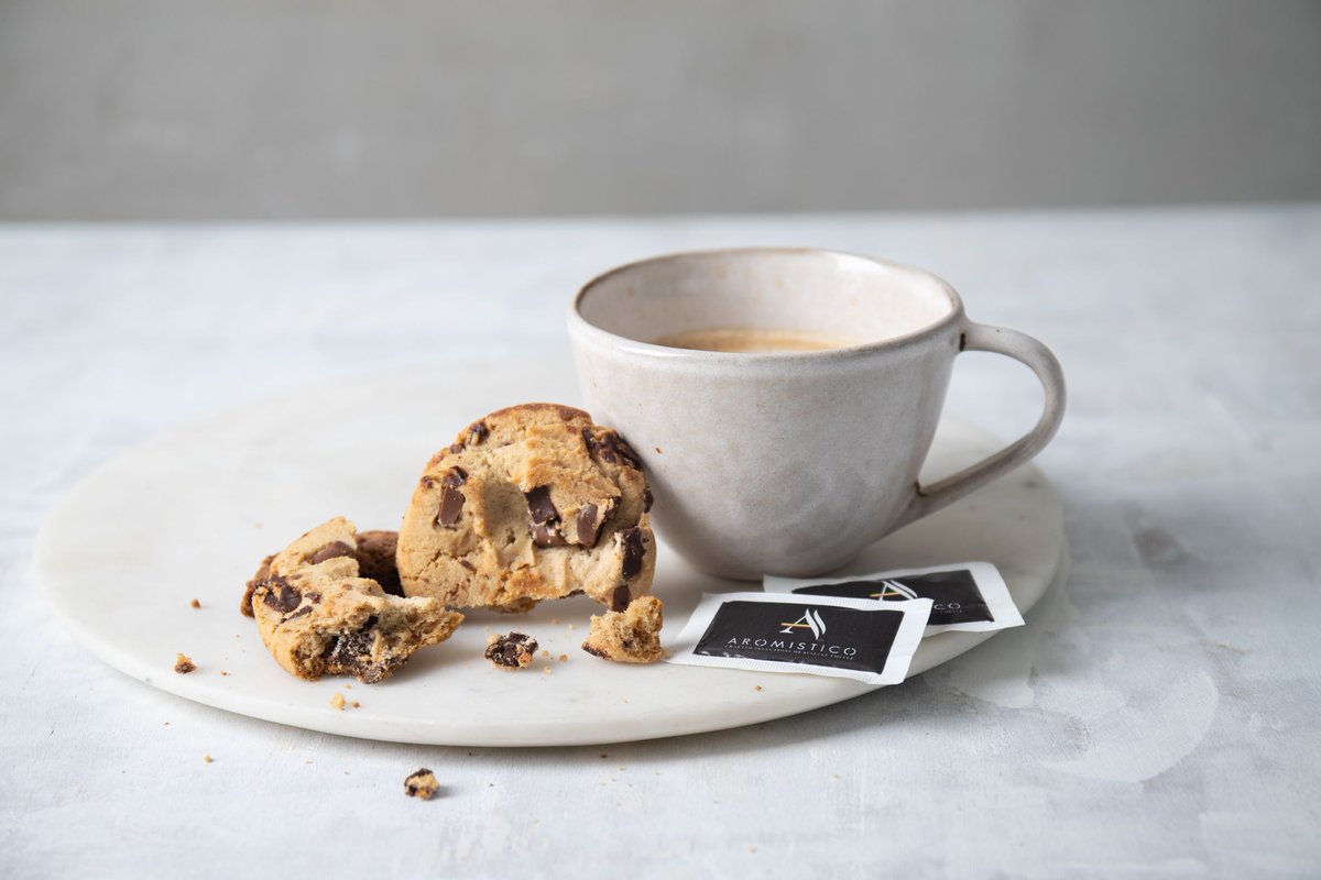 Every afternoon snack 🍪 is better with @Aromistico! ☕️ Find your favourite blend and our Gift Sets at aromistico.coffee #Aromistico #coffee #coffeelovers #coffeelover #coffeelife #coffeetime #gift #giftideas