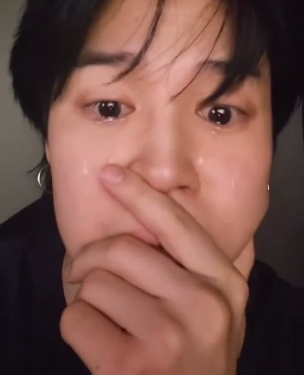 vantemims's tweet photo. This is possibly the first time we got no hope film or it's suga hyung for tannies birthday how do I survive https://t.co/4XNEfW3sLk