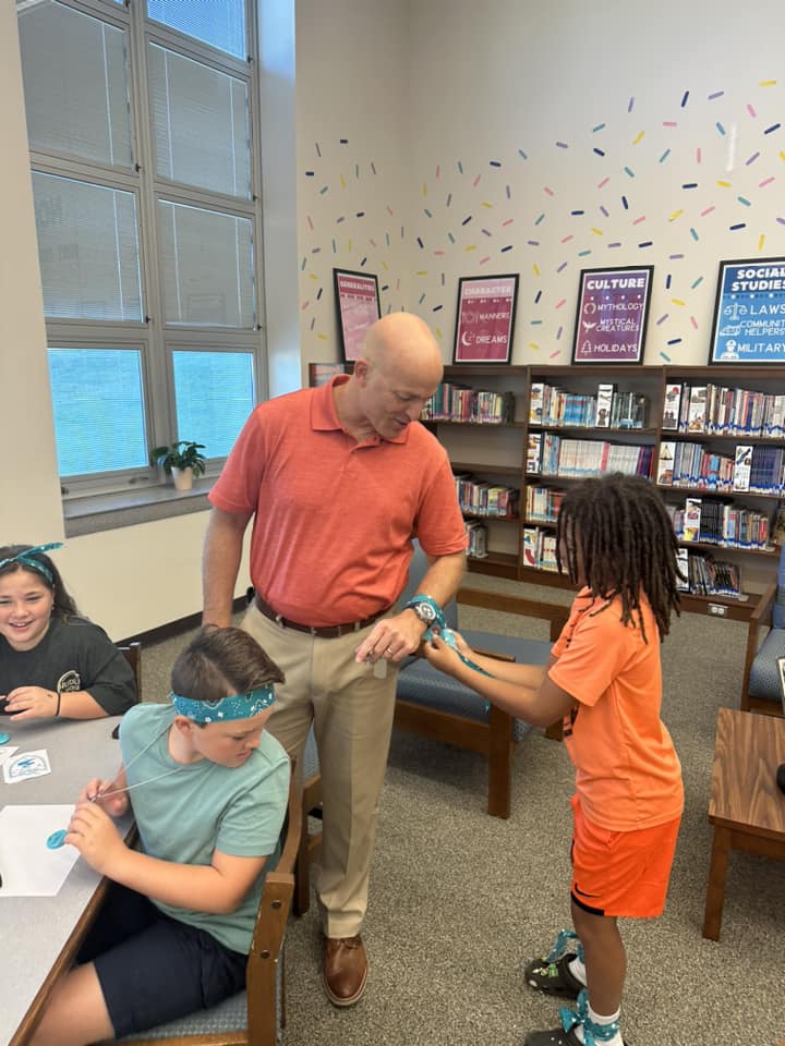 OldhamCoSchools's tweet photo. Dr. Radford loved stopping by Crestwood Elementary to be part of their new House System!
#ignitepassion #ExperienceExcellence https://t.co/INQEYH7wh8