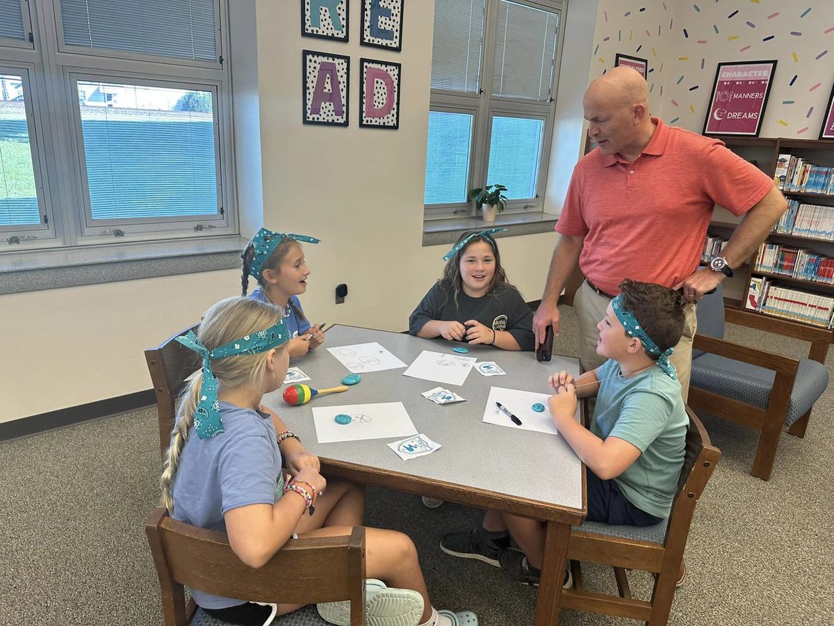 Dr. Radford loved stopping by Crestwood Elementary to be part of their new House System!
#ignitepassion #ExperienceExcellence