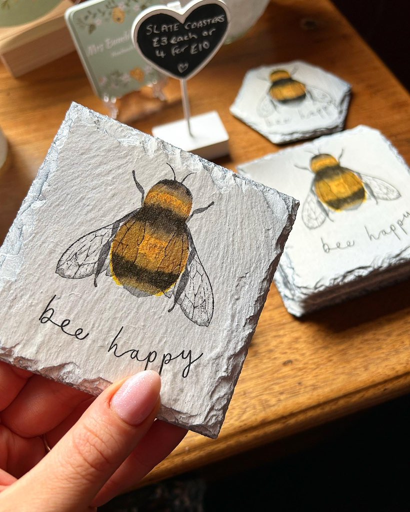 DarbysUrmston's tweet image. A fresh delivery this morning of more bee coasters &amp;amp; light up bottle lamps from Mrs Bumble Crafts! 

We’ve had lots of interest when these will be back in stock so you’ll have to quick if you want to snap up a set up 4! 🐝 

#localmaker #urmston #manchester #giftshop #coffeeshop