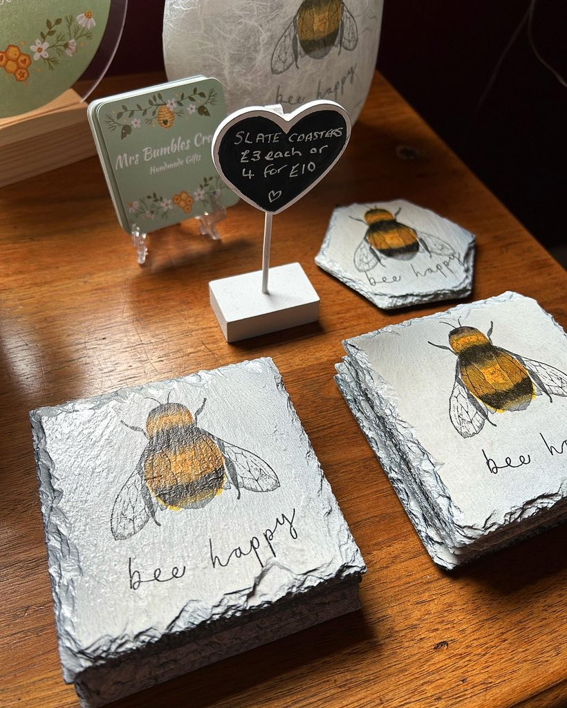 DarbysUrmston's tweet image. A fresh delivery this morning of more bee coasters &amp;amp; light up bottle lamps from Mrs Bumble Crafts! 

We’ve had lots of interest when these will be back in stock so you’ll have to quick if you want to snap up a set up 4! 🐝 

#localmaker #urmston #manchester #giftshop #coffeeshop