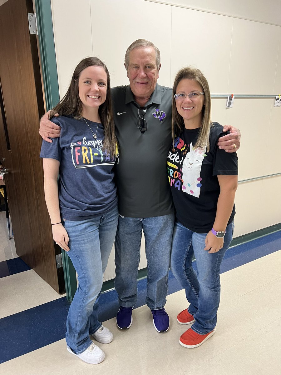 MrsSimmons23's tweet photo. Love getting surprise visits from the wonderful Tom Crowe!! @WillisSchools @WISDMeador https://t.co/3xkoe430MV