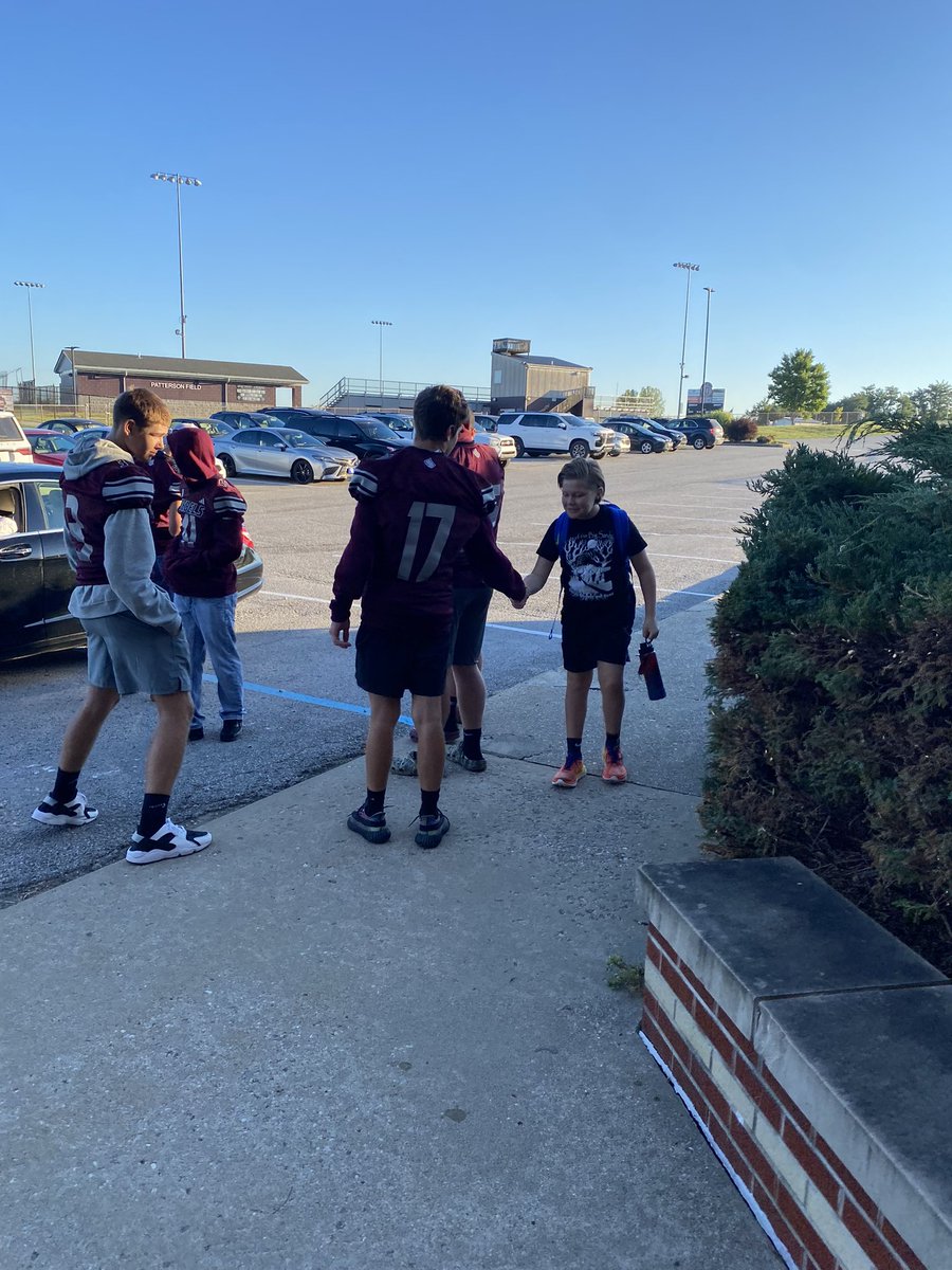 Today the OC started a new tradition, greeting the elementary students on home game days

The Rebels Football team greeted all the loop riders at the Upper &amp; Lower Elementary.  Great opportunity to start everyone’s Friday off with a smile.

#ATB
#mindset 
#WEareOC