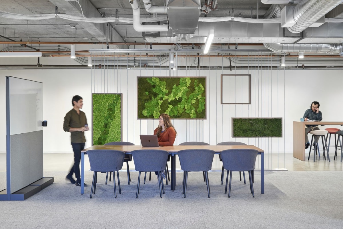 STUDIOS Architecture designed DoorDash's multi-phased expansion in San Francisco with a non-traditional layout, shapes, and materials inspired by the company's origins and vibrant energy.

Tour the office: officesnapshots.com/2023/06/12/doo…

<a href="/DoorDash/">DoorDash</a> <a href="/STUDIOSArch/">STUDIOS Architecture</a> 
#officedesign #offices