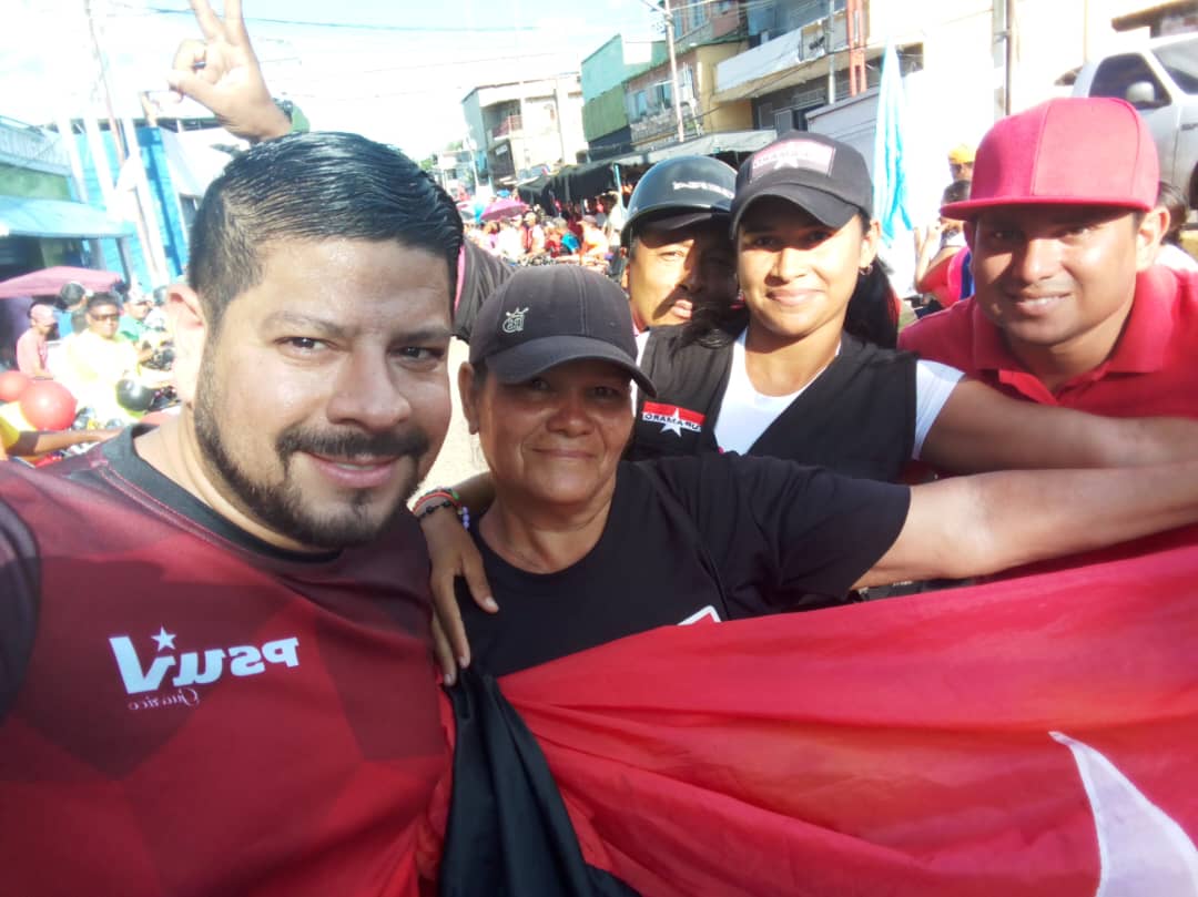RondonMRT's tweet photo. En las mercedes del llano #TUPAMARO dijo presente en la marea Roja en apoyo a nuestro presidente @NicolasMaduro de la mano de nuestro gobernador @josemvasquez 

#VenezuelaPotenciaAgraria
#ComunaYProducción https://t.co/gYh621TFtn