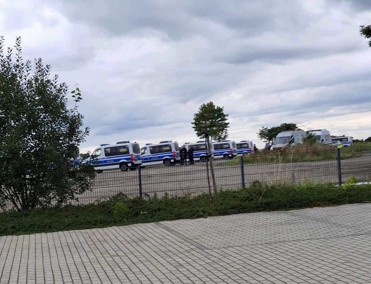 pk_soe's tweet photo. ‼️🚔☝️ Achtung #Polizeikontrolle in #Pirna-#Krietzschwitz, #B172 an der Obstscheune
‼️⚠️☝️ Achtung #Demo in #Dresden ab 17 Uhr, #Postplatz durch das Stadtzentrum, „Das Gesundheitswesen steht auf
- für eine gesunde Zukunft"
Dank für diese
Info an uns
#PK_SOE
01.09.2023,17:00 https://t.co/sbVSskBW0W
