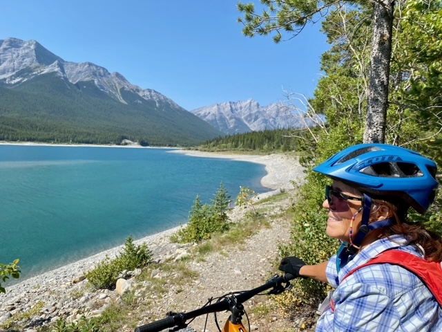 bike_flow's tweet photo. Flow recently had the opportunity to coach Lori, an awesome mountain biker from Florida. She wanted help increasing her skills and confidence on Intermediate terrain. Her smile says it all! 

https://t.co/gvjTHqI2I2 

#canmore #travelalberta #ab #yyc #yeg #explorecanmore #alberta https://t.co/2ES2qQZdny
