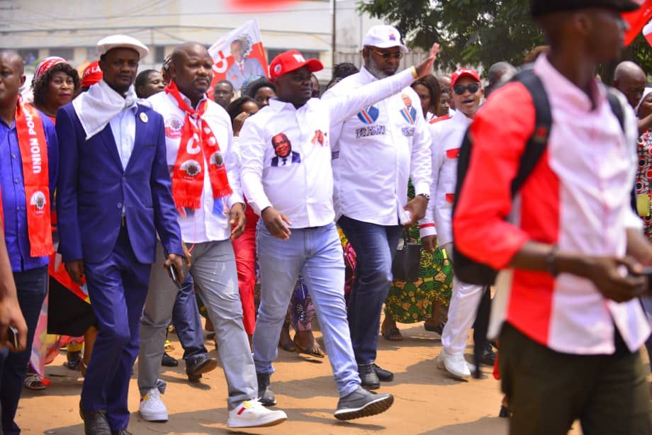 MichelMoto1's tweet photo. #Kananga_01sept 
 “Félix-Antoine TSHISEKEDI, C'est le président qu'il nous faut, parce que désormais la RDC est de retour sur la scène internationale !”
Le Secrétaire Général de l'UNC @BillyKambale1 devant la population de Kananga, venue l'écouter au stadium de l'espoir. #UNC #UDPS