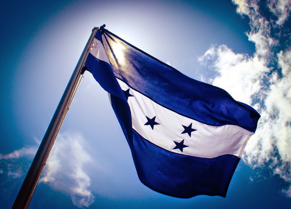 fumatrep's tweet photo. Iniciamos el mes de nuestra patria, celebrando el día de la Bandera Nacional.

Les invitamos a ser ciudadanos ejemplares y trabajemos por una Honduras mejor.

Que viva nuestro país cinco estrellas. https://t.co/YMK1iMXJ9g