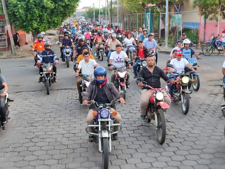 Alegre Diana  en el municipio de #Chinandega  estás dianas se efectuaron en honor al inicio del mes patrio a nivel nacional y fueron anunciadas por la Compañera Rosario Murillo.

#AmoraNicaragua 
#PatriaBenditayLibre