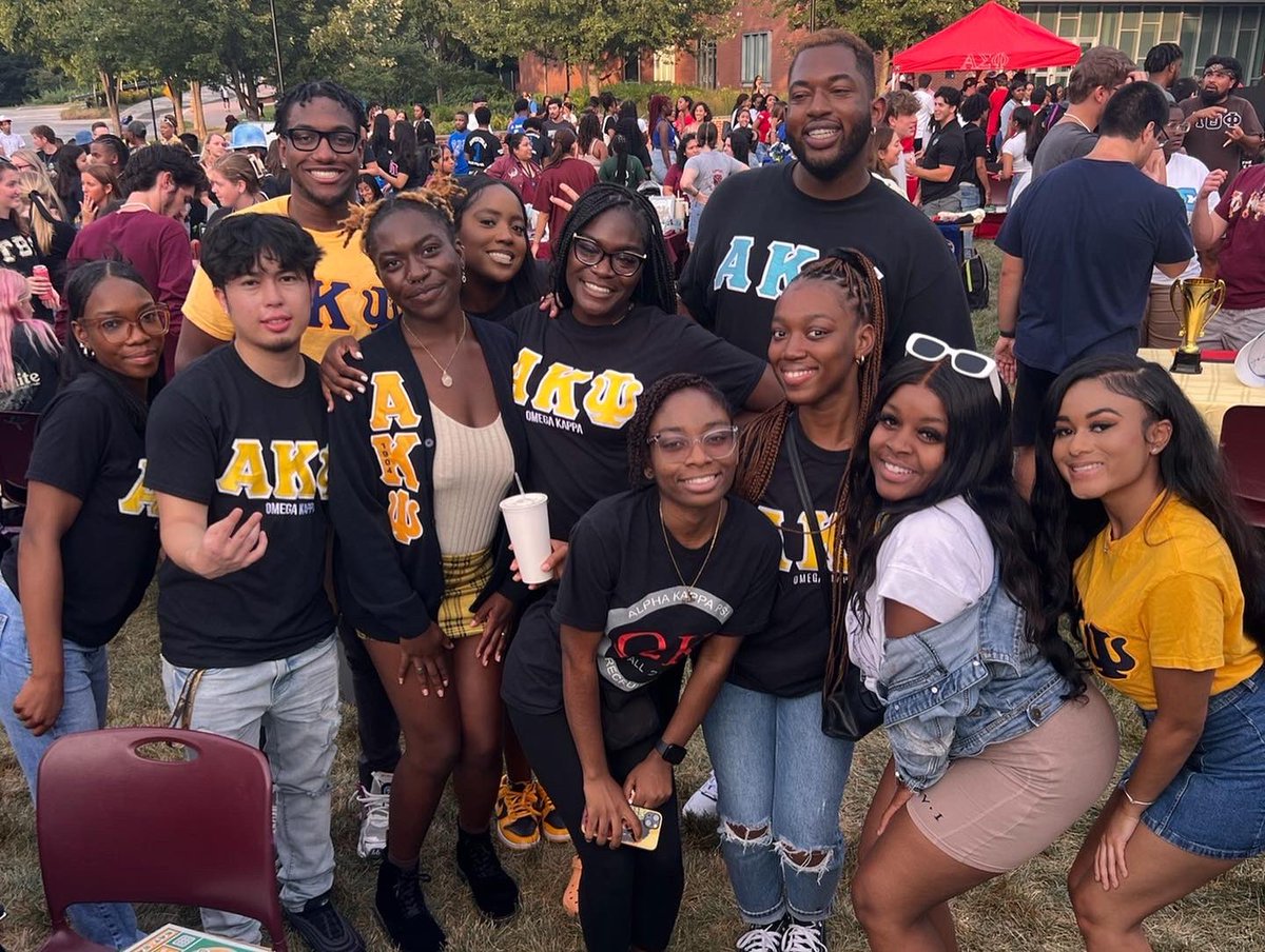 AKPsiTowson's tweet photo. First week complete!

Bro’s have been very active this past week around campus. We volunteered as Move-in crew, participated at Meet the Greeks &amp; was present at the Student Org Festival. Stay tuned for more events this semester to get to know more about us and Alpha Kappa Psi!💙 https://t.co/MXqTFguSYs