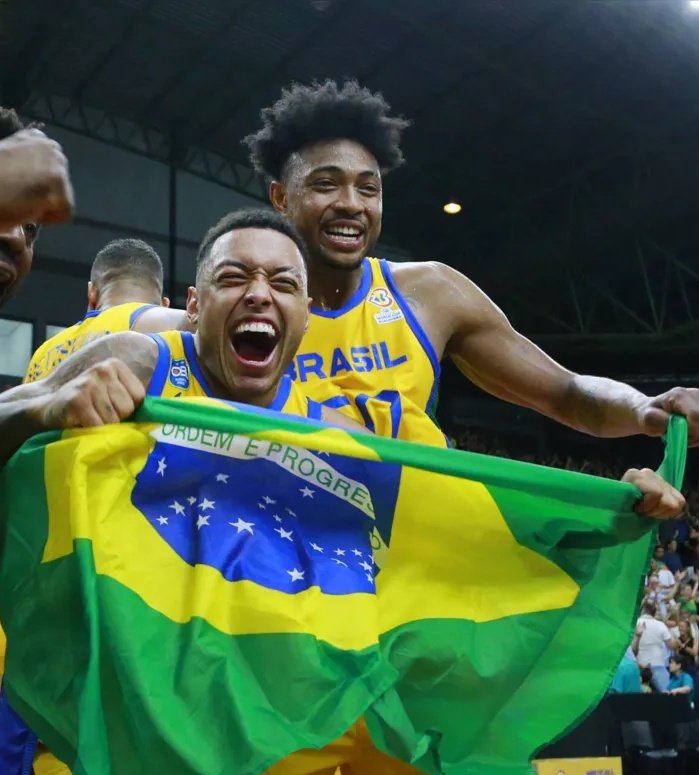 NBAdabad's tweet image. TENTARAM DE TUDO PRA TIRAR ESSA VITÓRIA DO BRASIL

NÃO CONSEGUIRAM

AQUI É BRASIL, VENCEMOS O CANADÁ DE SHAI GILGEOUS-ALEXANDER
