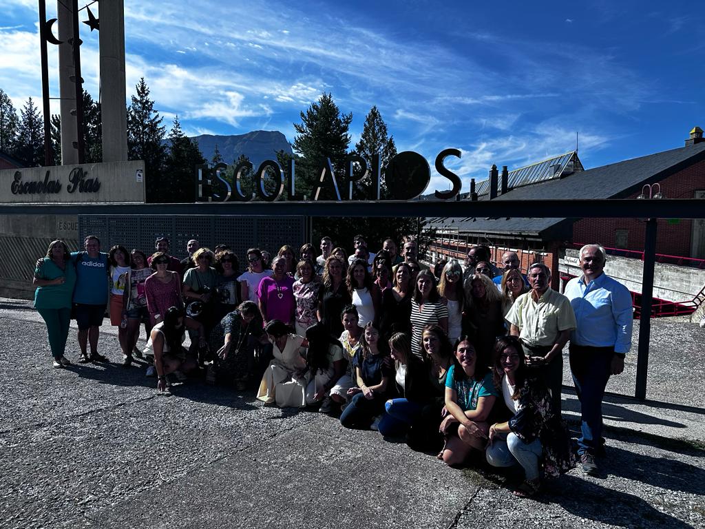 Comenzamos un nuevo curso lleno de ilusiones, proyectos, retos... los profes ya estamos preparando todo para recibirte con los brazos abiertos. 😃

¡Feliz curso 2023-2024! 😉

#ESCOLAPIOS #MILUGAR 🏠