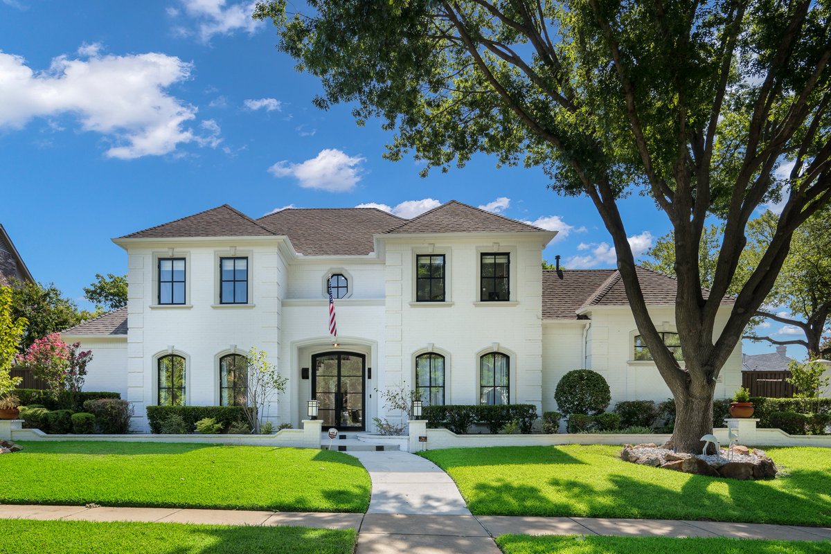JUST LISTED! 3920 Dove Creek Lane, Plano $1,450,000 This stunning home was completely renovated & freshly painted in 2023. Minutes from award-winning schools, Legacy West, Preston Meadow & Windhaven Park, and H-E-B, as well as easy access to President George Bush Turnpike.