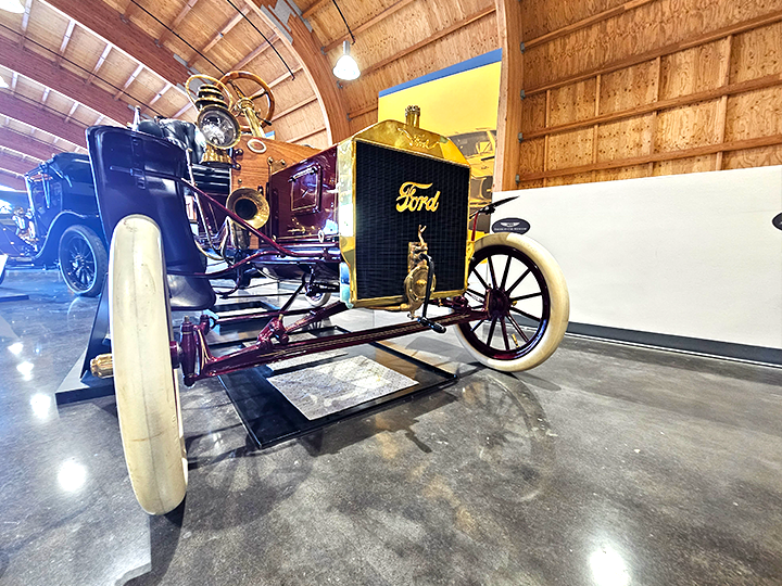 LeMayACM's tweet image. #FeatureFriday: 1906 Ford Model N

This rare #Ford predates the #FordModelT by 2 years, playing a vital role in Henry Ford&apos;s development of affordable transportation. This car features a 15 HP engine, pushing it to a top speed of 45 mph. Around 7,000 Model Ns left the factory.