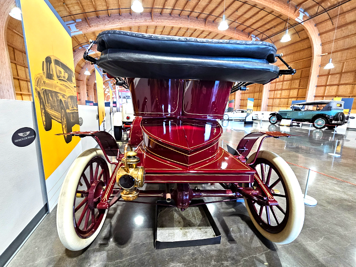 LeMayACM's tweet image. #FeatureFriday: 1906 Ford Model N

This rare #Ford predates the #FordModelT by 2 years, playing a vital role in Henry Ford&apos;s development of affordable transportation. This car features a 15 HP engine, pushing it to a top speed of 45 mph. Around 7,000 Model Ns left the factory.