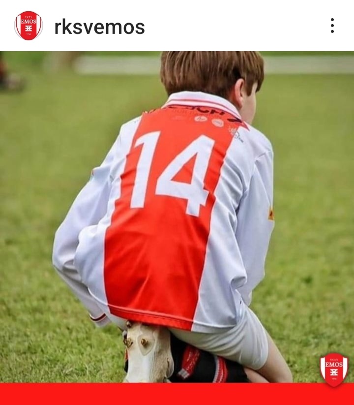 HaraldKreijns's tweet photo. Alle spelers, kaderleden en spelbegeleiders/scheidsrechters van @Emos_Enschede veel plezier en succes in het nieuwe seizoen.
#nr14 zou zeggen;
"In zekere zin ben ik waarschijnlijk onsterfelijk."
Dat klopt hij
leeft bij ons voort. 
#talentjes
#plezier
#knvbnieuwerondenieuwekansen https://t.co/WuJ63AGS7y