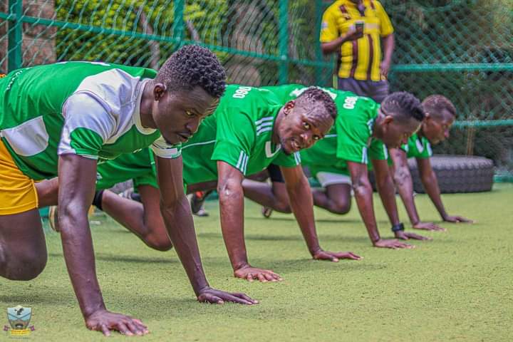 Gogo_Boys_FC's tweet photo. 3rd day at site.
Hapa AV Fitness trainers wamepitisha vijana wako na bidii,wameconfirm kitu vijana wanakunywa is water only.
#wearedgfc
#hiluhilu
#playingforchange https://t.co/ROJSJiYI4D