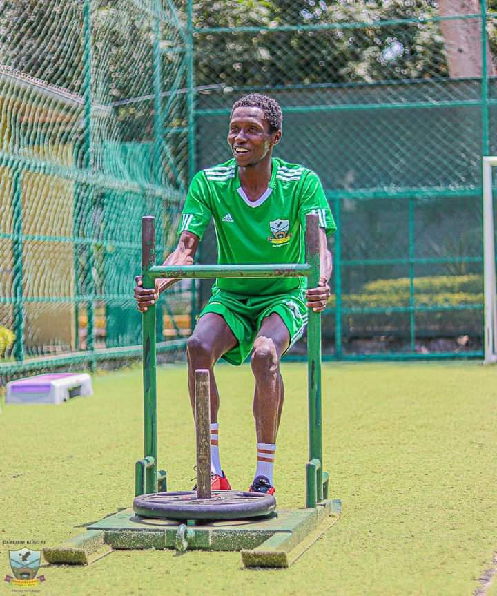 Gogo_Boys_FC's tweet photo. 3rd day at site.
Hapa AV Fitness trainers wamepitisha vijana wako na bidii,wameconfirm kitu vijana wanakunywa is water only.
#wearedgfc
#hiluhilu
#playingforchange https://t.co/ROJSJiYI4D