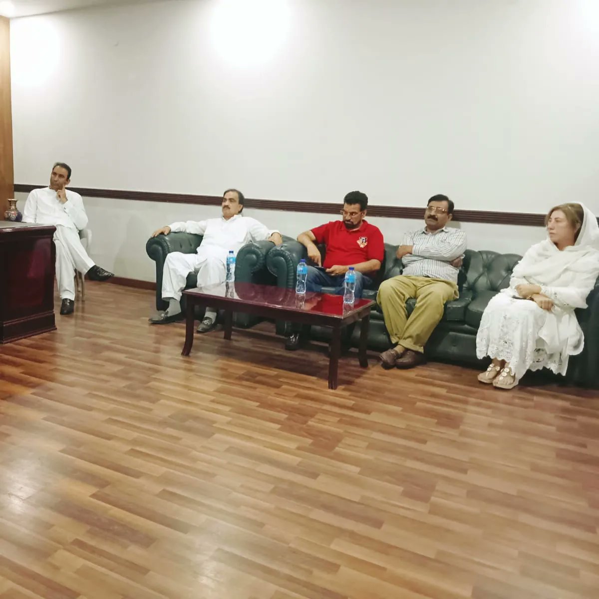 Shahidsherazi15's tweet photo. @SaleemMandvi
@ChAslamGillPPP
@AtifRawcfique
@soniakhanpppp
پاکستان پیپلز پارٹی کے مرکزی
 فنانس سیکرٹری سینیٹر سلیم مانڈوالا 
کی لاہور امد پر  لاہور کےصدر 
 چوہدری محمد  اسلم گل سے ملاقات ہوئی 
اس موقع پر
 چوہدری عاطف رفیق 
 اشرف خان 
 سونیا خان 
 سے سیاسی امور پر بات چیت ہوئی https://t.co/bLCeGDppru
