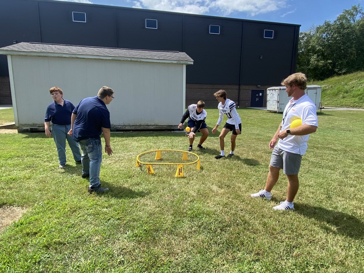 darrenleach33's tweet photo. Read Option strikes again this Friday!! Fun and games along with some homework help. A big CRCS salute to the Mavericks for being such outstanding neighbors. #loveservecare #alwaysgoodthingshappeningatcrcs @ACSchoolsTN @ACMav4Life @MaverickAD1 @BenDownsACMAVS @MrFreemanAC https://t.co/WgPQ3IN215