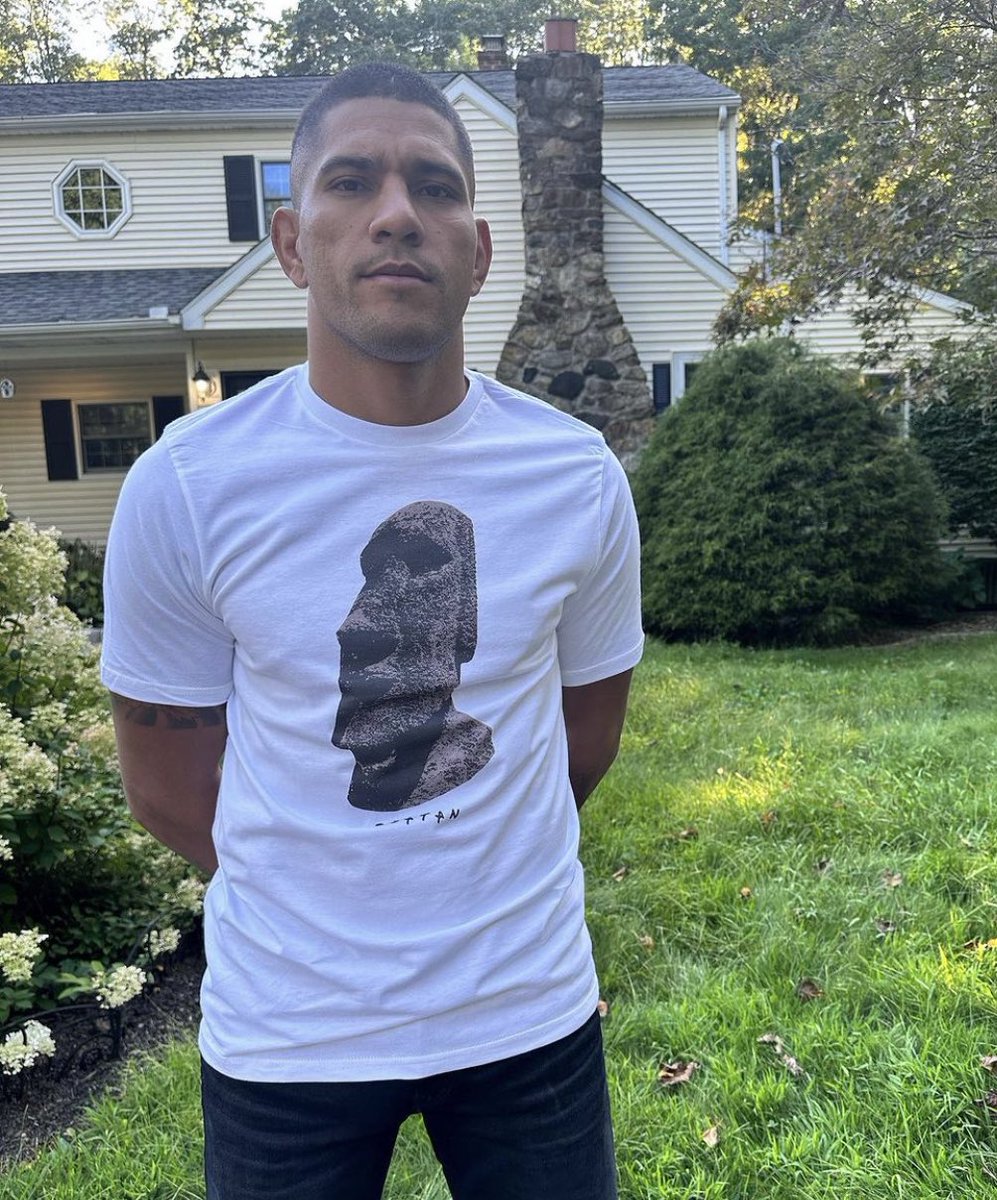 UFCxFightNight's tweet photo. Alex Pereira really made the meme into a shirt 🗿 https://t.co/d3LXcFCNgU