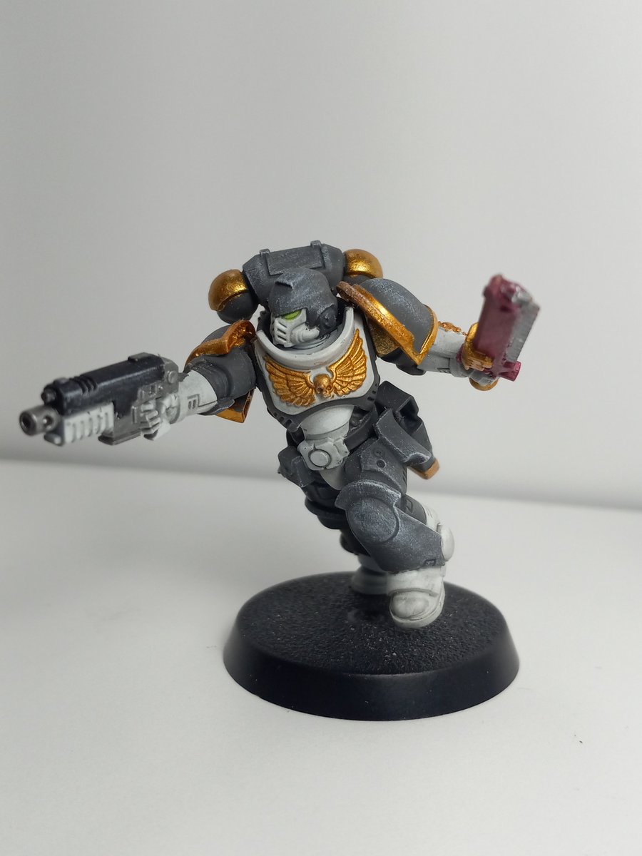SpazzieL's tweet photo. In the first pic the boy on the right is a test as to how I paint, think he came out very well and I like the new process. #WarhammerCommunity #warhamfam #warhammer40k https://t.co/HmXLACzErs