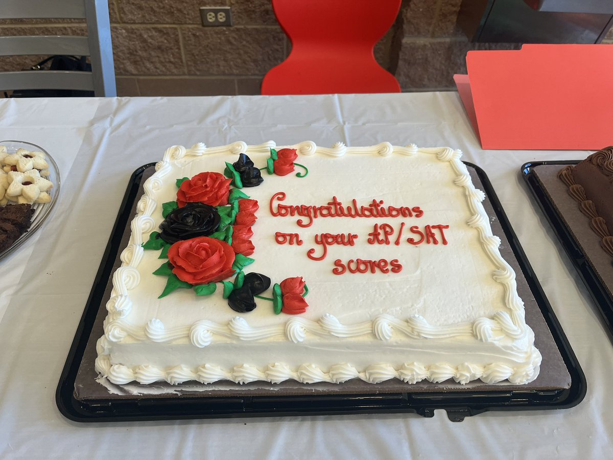 LvarnadoD's tweet photo. Celebrating the achievements of the Business and Finance Academy and IB students on the AP test and the SAT test. https://t.co/ZCKhEjayPS