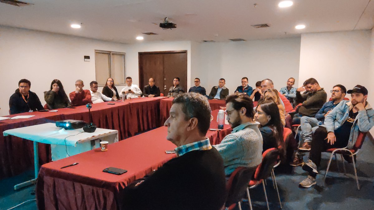 NewNetSA's tweet image. 🤩😌Detrás de cada empresa hay personas que la impulsan y la hacen cobrar vida.

En #NewNetSA, estamos comprometidos con el bienestar de nuestro equipo. Juntos, alcanzamos nuevos horizontes y cumplimos nuestros objetivos con pasión y dedicación. 💪💼
#EquipoNewNet  #CulturaVida