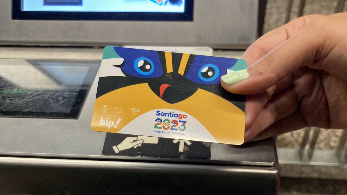 metrodesantiago's tweet photo. Me contó un pajarito que las tarjetas bip! 💳 de los Juegos Panamericanos #Santiago2023 ya están disponibles en toda la Red 🚇 ¿Comenta qué te parecen los nuevos diseños? @santiago2023 https://t.co/etvGJ8ubPc