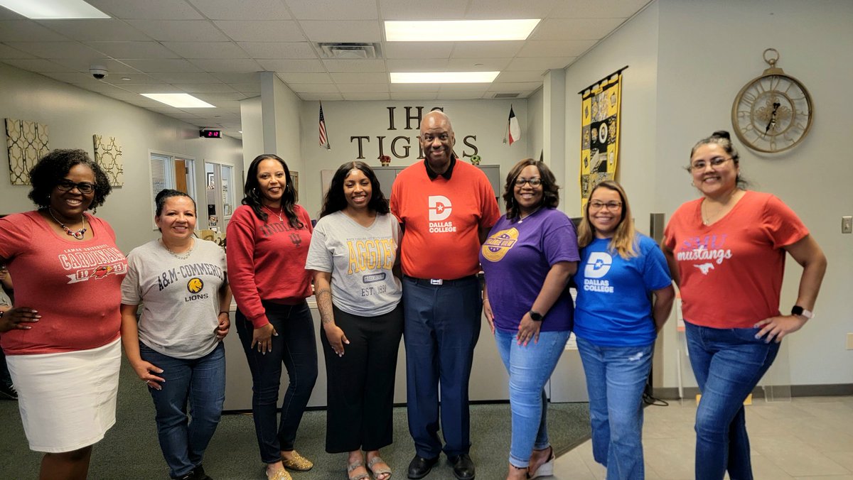 The School Counselors at <a href="/IrvingHigh/">Irving High School</a> made sure that #CollegeColorsDay was a success in the Department!! <a href="/Counseling_IISD/">Irving ISD Counseling</a> #IrvingISDGoesToCollege #LetsHunt #LamarUniversity #Commerce #IU #NCAT #DallasCollege #PVAMU #SMU