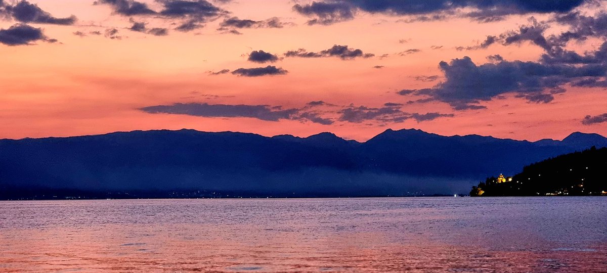 Nopak_od_Varosh's tweet photo. Cosmopolitan sunset 🥰 https://t.co/t9odJWaj3g