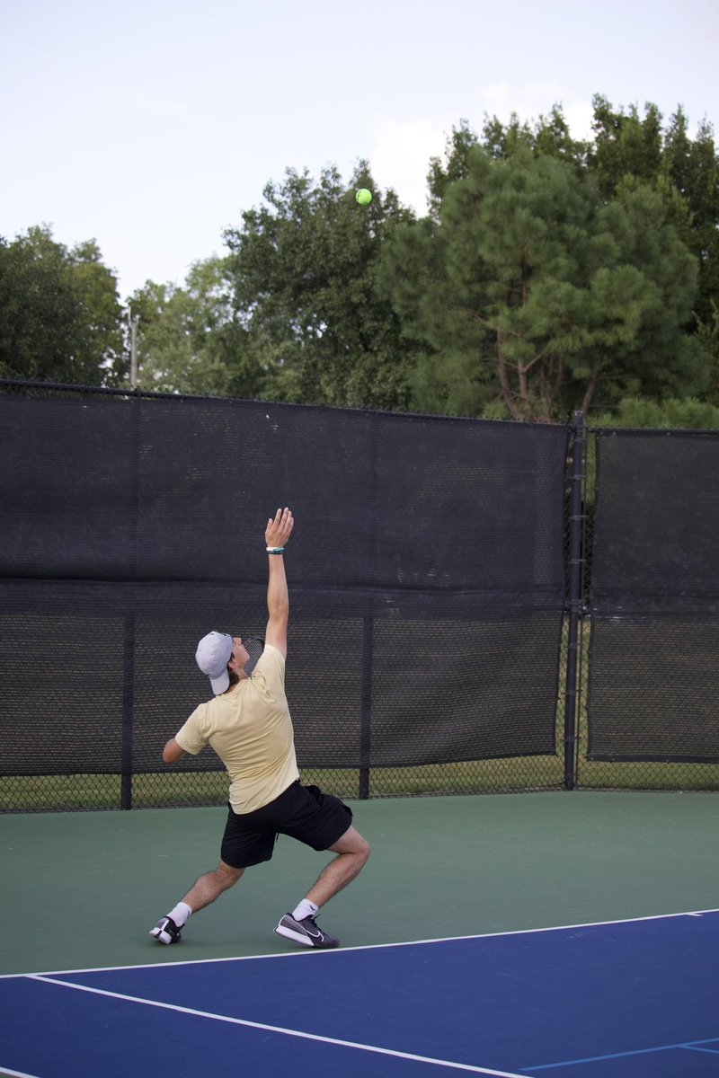 THIS WEEK AT BHS TENNIS: 
Monday: Fayetteville 
boys played tough against FHS but lost 4-5 (got ‘em next time) 
Girls beat FHS 6-3 🔥
Tuesday: Fay
JV defeated boys/girls from FHS 8-4 (boys) and 10-2 (girls) 🔥
Thursday: Heritage 
Boys and girls won 8-1 🔥
