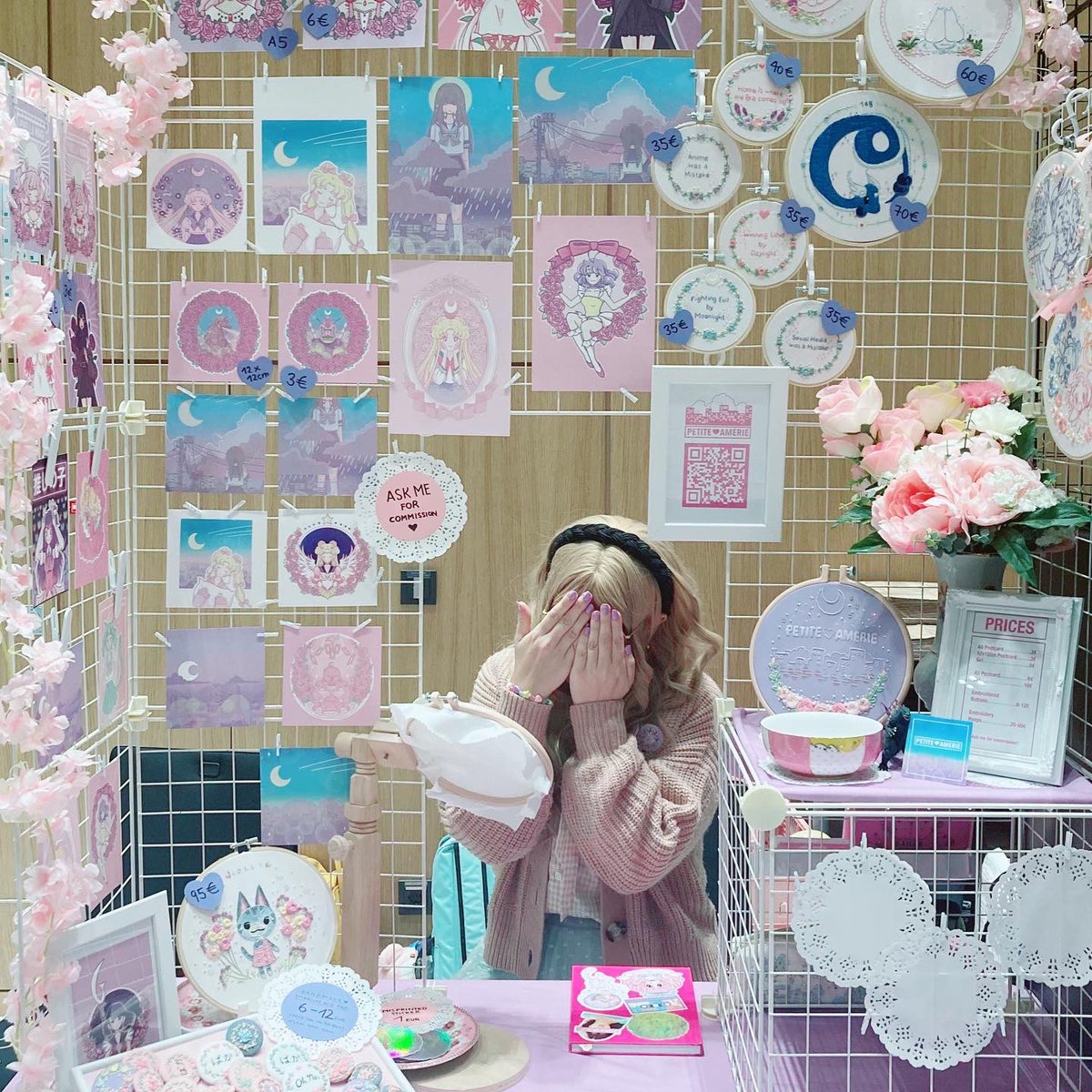 Danke Danke Danke 🌸🌸🌸

Ich hab vorhin erstmal kurz ein paar Tränchen vergossen…
Danke euch für die lieben Worte heute ｡ﾟ(ﾟ´ω`ﾟ)ﾟ｡ 

Die 13jährige Annie wäre sehr stolz auf mich 💗

Die Buttons sind leider schon ausverkauft! 💦

#connichi2023
#Connichikreativmarkt