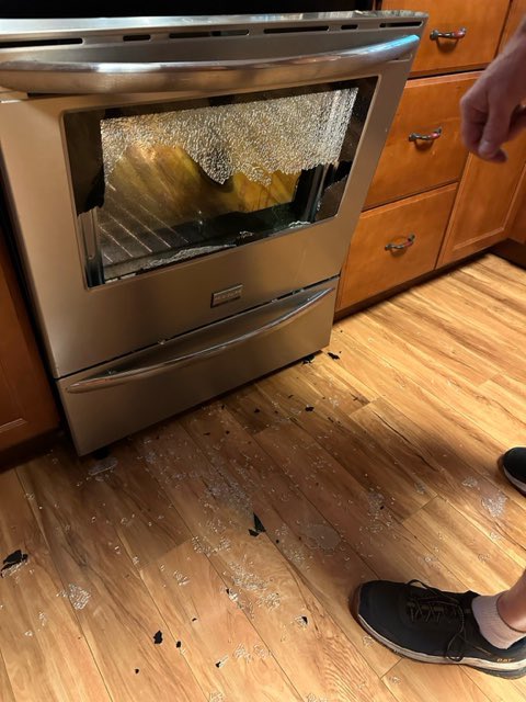 action9's tweet photo. Here are some other recent pics people sent me of their Frigidaire oven glass shattered… https://t.co/uG6vJSOmfA