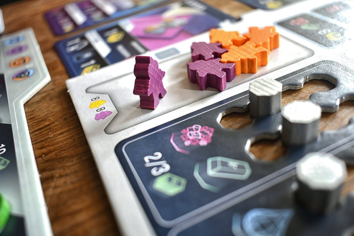 DevirArgentina's tweet photo. ¿Serás el gobernante con menos escrúpulos del nuevo planeta? 💰 Descubrilo en #PlanetB Este juego de mesa es para los amantes del humor negro, sin dudarlo. #juegosdemesa #boardgames #Devir #DevirArgentina https://t.co/Lbm7SjTJ7b
