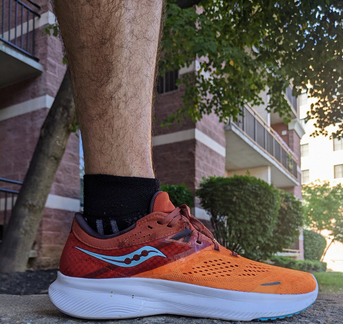New shoe day! The first run in new shoes is always exciting and the weather was great too! There should be more orange shoes in the world.
#fitness #newshoes #saucony #runforgood