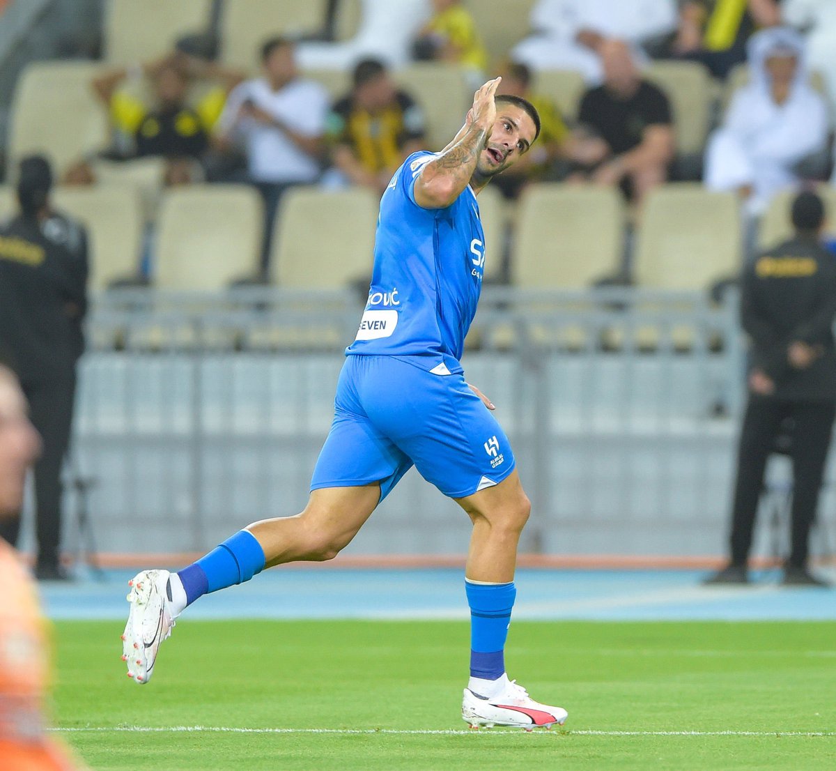 🚨🎙️ ميتروفيتش :

"مباراة مجنونة ونحن أكثر جنونا".