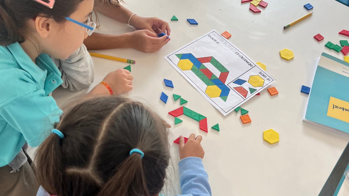 METSchoolPanama's tweet image. #METStudents from 1st Grade are on a mathematical journey and it's all about shapes! They are discovering circles, squares & triangles! Through hands-on activities and engaging lessons, they're not just learning about shapes; they're creating them!
#METSchoolPanama