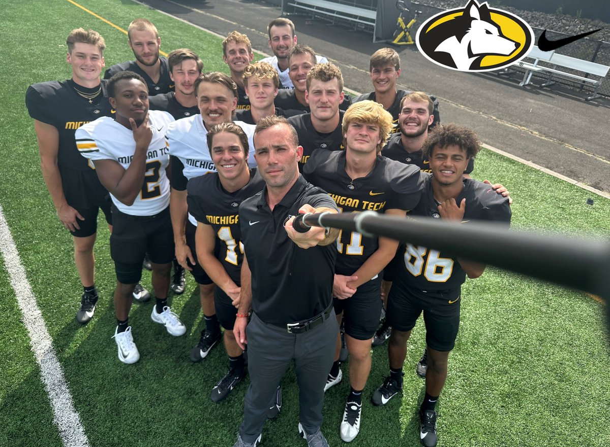 CoachO_Neill's tweet photo. 2023 @MTUFB Wide Receivers #CRTD https://t.co/RhRbw1HAku