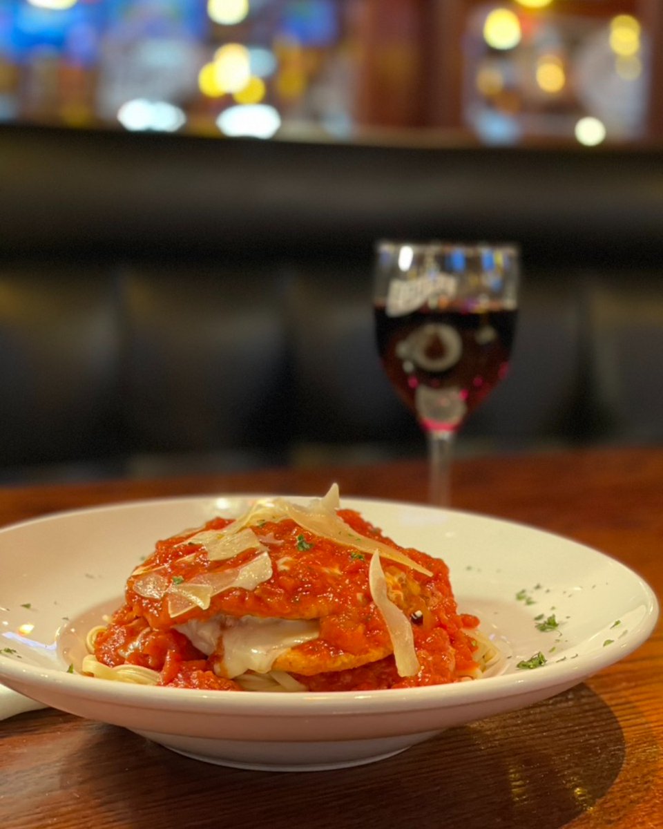 End your week the perfect way… with chicken parm, a glass of your favorite red and a cozy Friday night 🍷