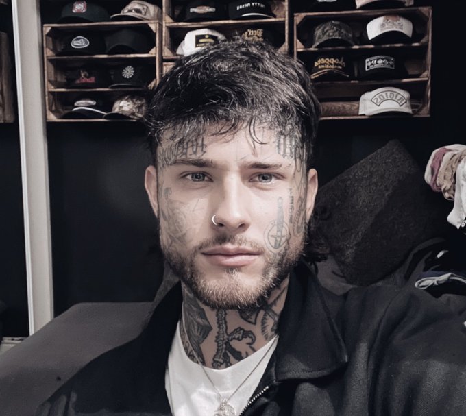 going thru my DMs on onlyfans tryna find another partner to film with  https://t.co/4TWatOLPNG https://t