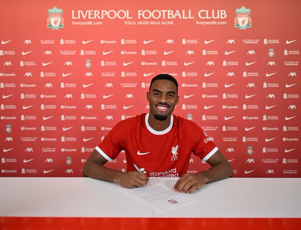 AnfieldEdition's tweet photo. ✍️ BREAKING: Liverpool have officially confirmed the signing of Ryan Gravenberch.

Welcome to Liverpool, @RGravenberch 👊 https://t.co/HmJGCiOpIk