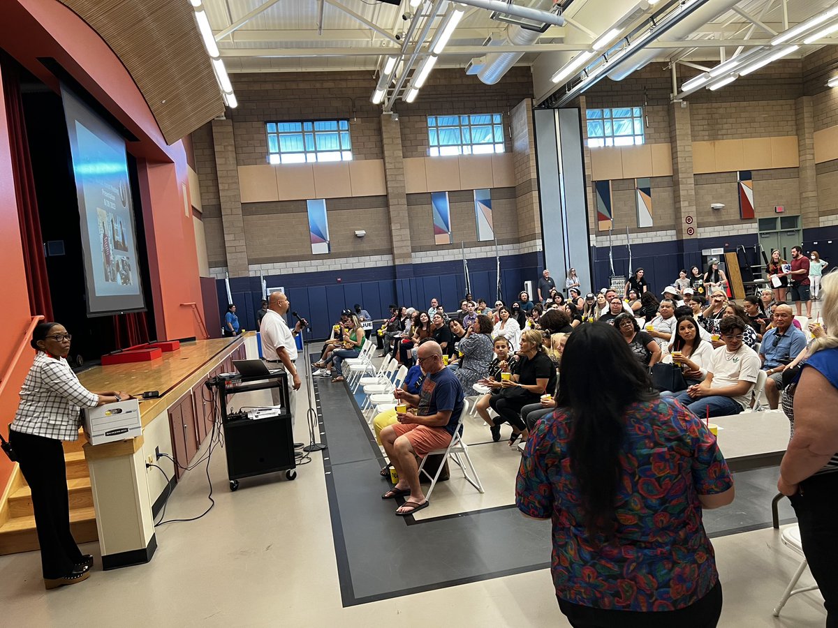 horizoncoyotes's tweet photo. Back to School Night at Horizon School. Thank you parents and families for joining us! #horizoncoyotes https://t.co/lNNlf0PEfI