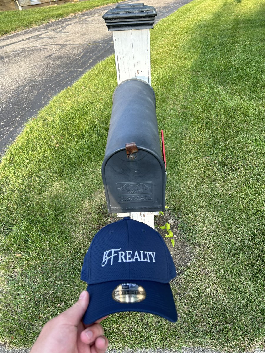 Was able to give out BF Realty hats this week to some top supporters. So happy to see them and their little furry friends repping our brand!!! 🐶