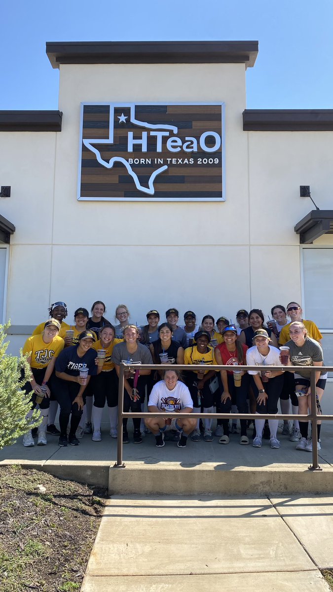 What’s better than a little <a href="/HTeaO/">HTeaO</a> after practice 

#FeathersUp