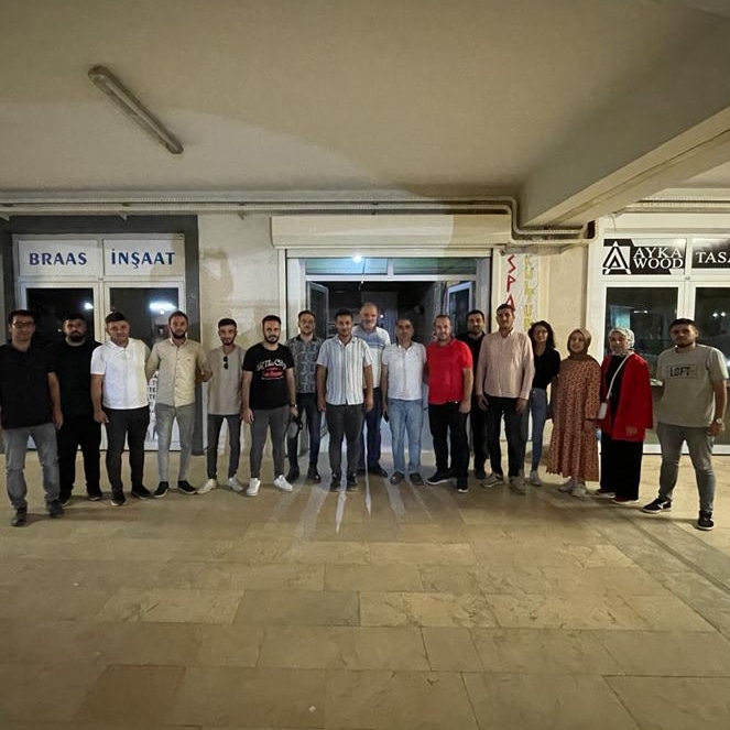 Gisp_Der's tweet photo. Şanlıurfa'daki üyelerimiz ile yeni dönem çalışmaları kapsamında görüş alışverişi yaptık. Geçmiş dönemin muhasebesi ve geleceğe yönelik çalışmalarımız hakkında bilgilendirme toplantısı düzenledik. https://t.co/vboJDHE0yn