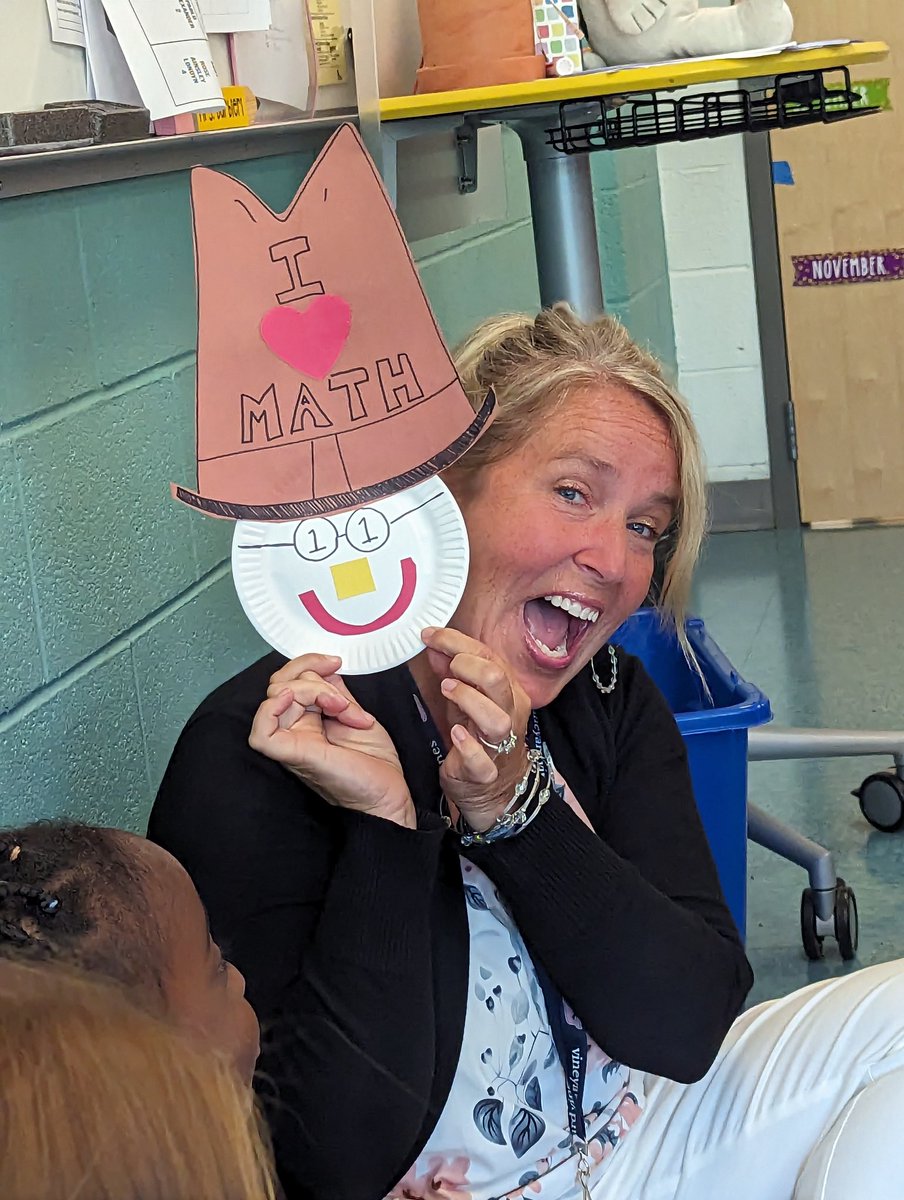 DanielleLegnard's tweet image. Grade 3 students asked me to make my own Glyph! Can you tell what makes Mrs. Legnard happy? #ilovemath #mathtastic @BethelCTSuper @brookskristen1