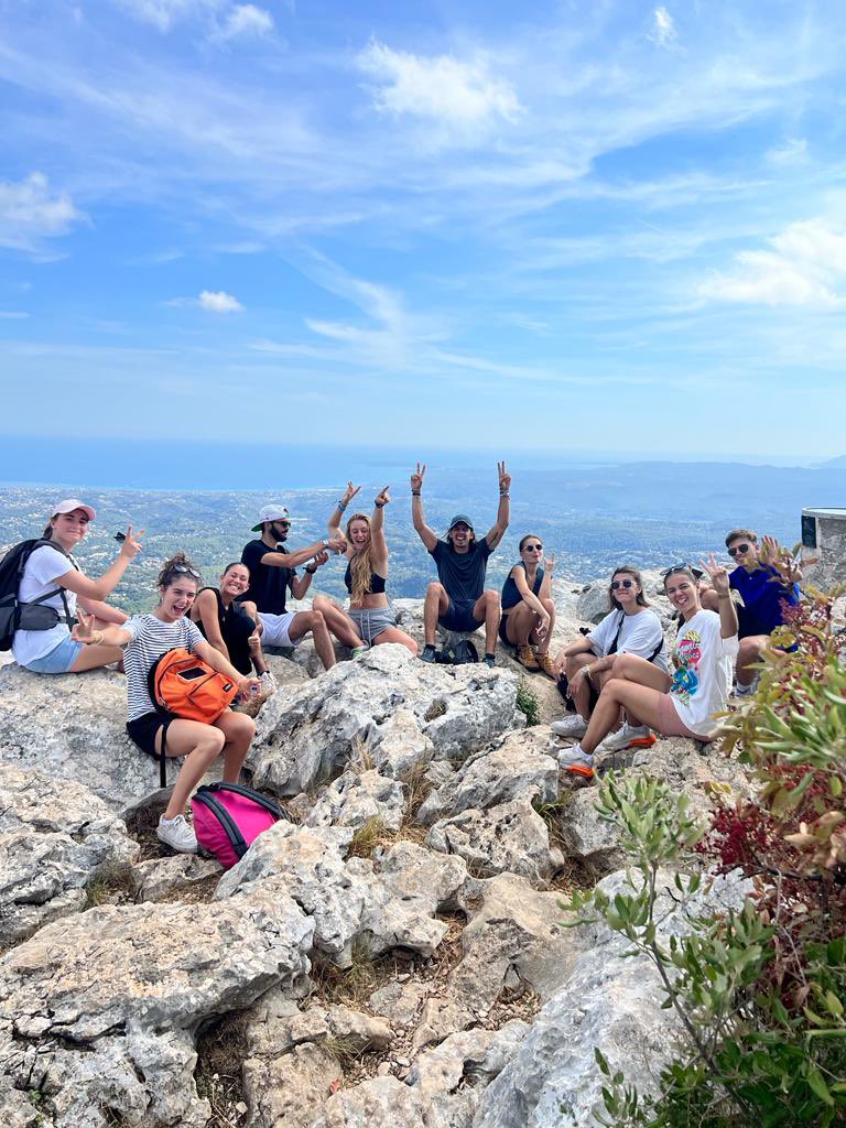 ☀️ Moment détente avec la nouvelle team @GADDICTION06, de quoi bien lancer la rentrée !
💚 Une bonne petite randonnée afin de partager de beaux moments en pleine nature, avant de se lancer dans de grands projets !